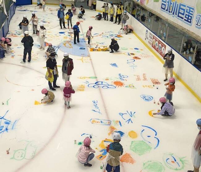 「耶誕同樂繪」！  北捷2022   小巨蛋冰上樂園親子彩繪活動免費 | 華視市場快訊