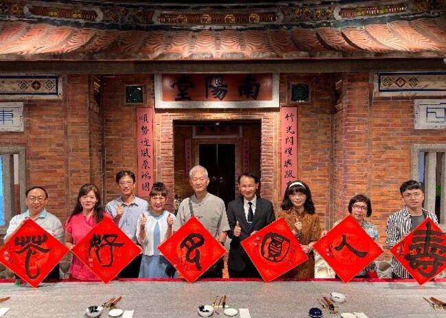 遠百竹北筆墨書畫迎中秋 提筆揮毫穿越古今 | 華視市場快訊
