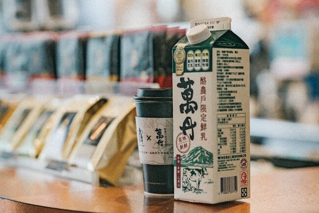 當金獎加持的「萬丹鮮乳」遇上在地優質「季洋咖啡」打造黑白經典完美組合 | 華視市場快訊