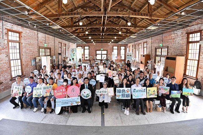 農村真心畫 畫出農村長輩銀光閃閃的療育時光 | 華視市場快訊