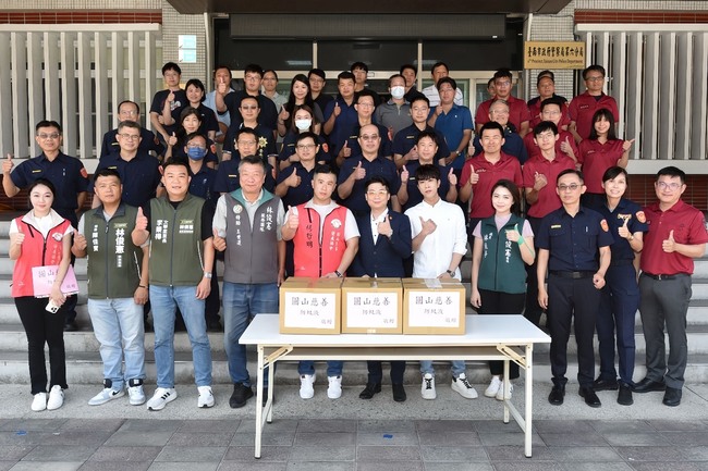 台南圓山慈善事業發展協會攜手善心企業捐贈萬瓶防蚊液  共同防堵登革熱 | 華視市場快訊