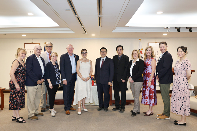美國中西部跨州議會領袖團到訪台南 黃偉哲盼深化台美地方友誼 | 華視市場快訊