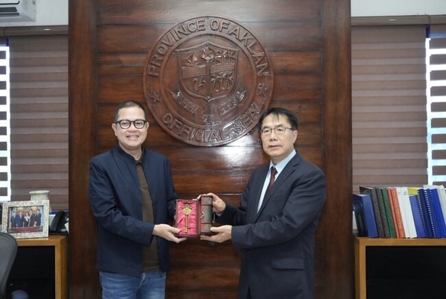 黃偉哲上任後快閃首訪菲國  拜會姊妹市阿克蘭省盼促進雙邊合作 | 華視市場快訊