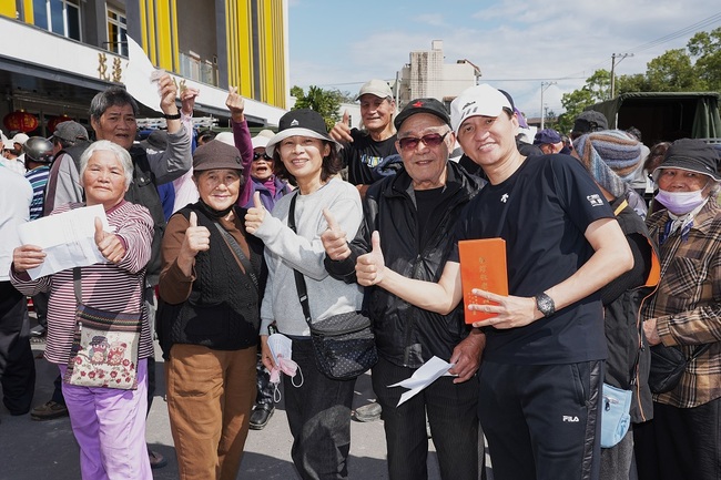 愛爾麗集團常如山攜手吳克群  深入花蓮發放800萬敬老金 陪伴長者共度暖心春節 | 華視市場快訊