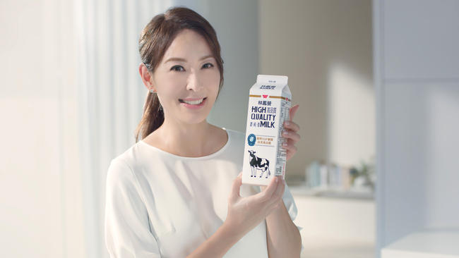 林鳳營鮮乳新代言人–國民女神賈永婕！全新電視廣告親曝選購鮮乳的在乎哲學「高品質 濃純香」 | 華視市場快訊